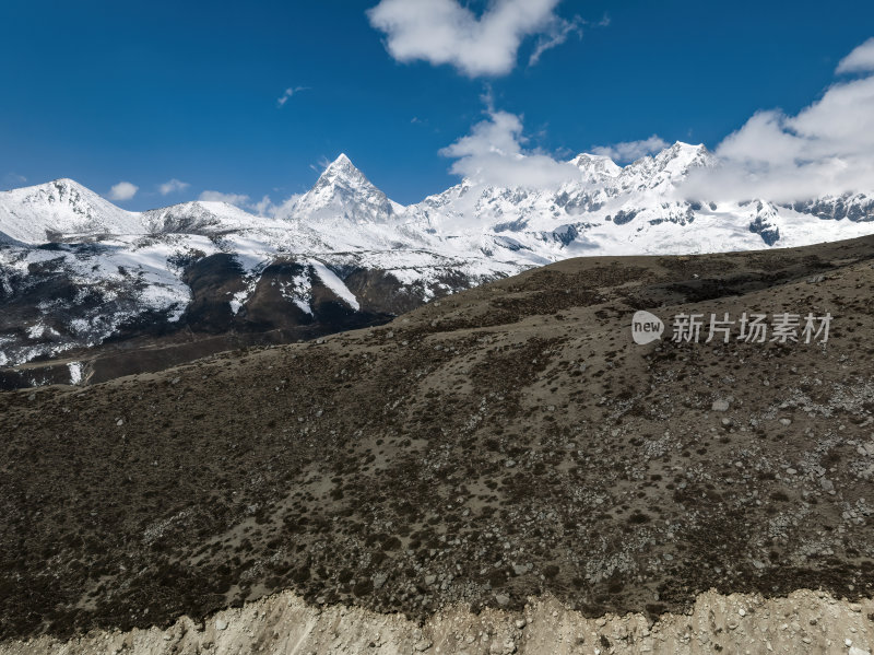 西藏山南洛扎秘境库拉岗日白马林措航拍