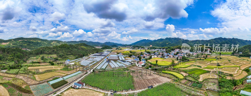 秋收美丽乡村田园航拍全景图