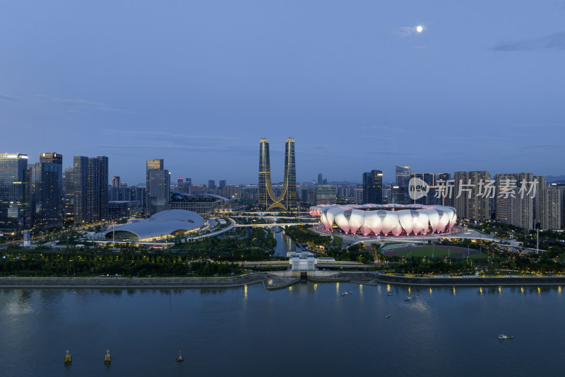 杭州奥体中心体育馆夜景