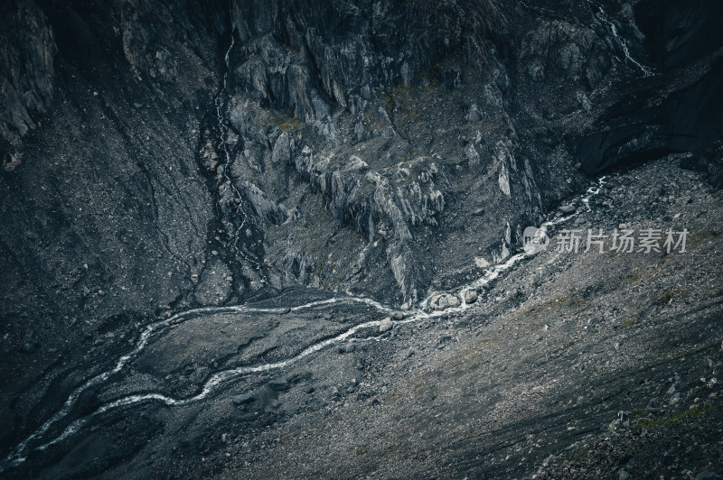 雪山冰川融水形成的河流