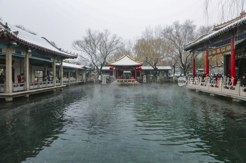 山东济南趵突泉景区雪景