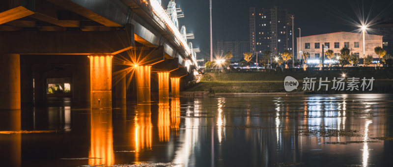 夜景河流灯光