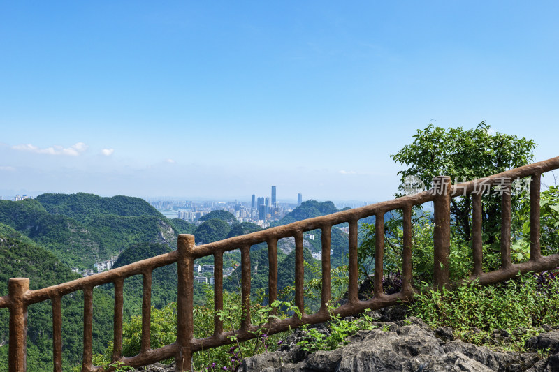 广西柳州龙潭公园轿顶山顶远望市中心