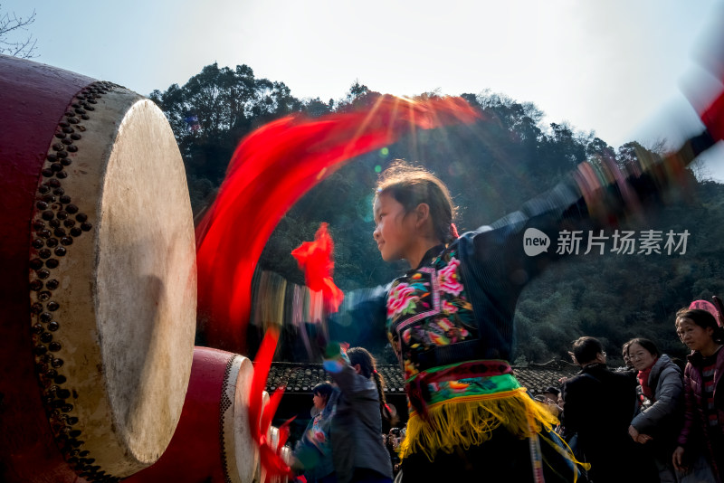 湖南湘西吉首德夯苗寨非遗苗鼓表演