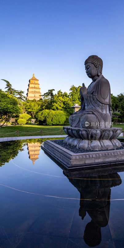 西安大雁塔大慈恩寺遗址公园释迦牟尼像景观