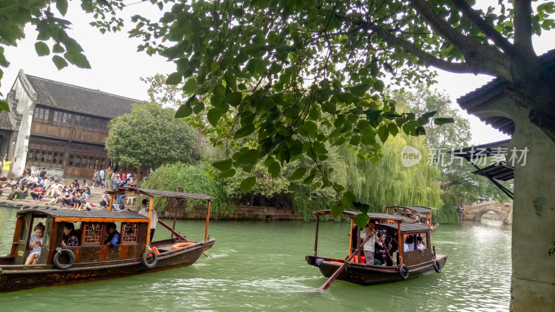 水乡河道游船及古建筑景观