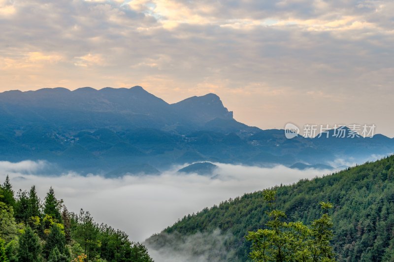 重庆酉阳：石门山的清晨