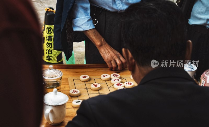 下象棋的人