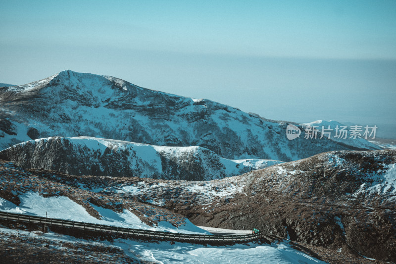 冬季长白山积雪山峰