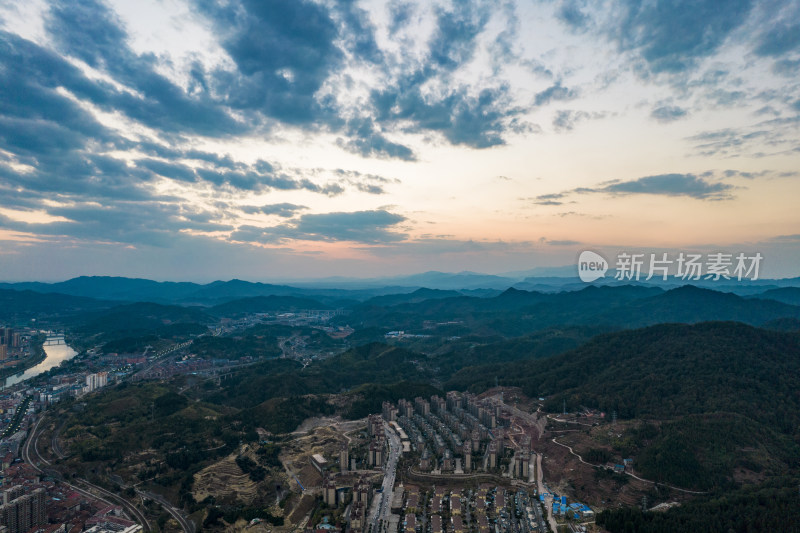 城市夜幕降临晚霞夕阳航拍