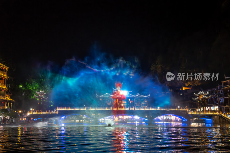 中国湖南湘西凤凰古城的夜景