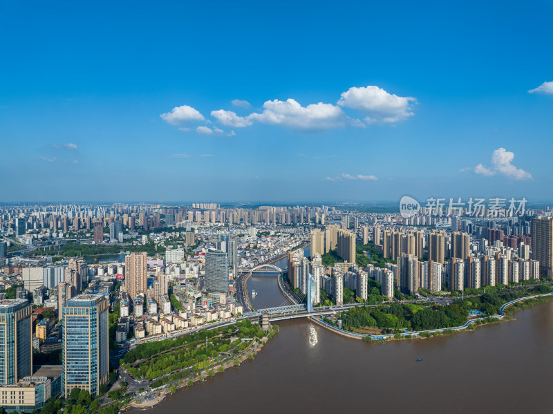 夏季傍晚航拍安徽芜湖沿江城市风光