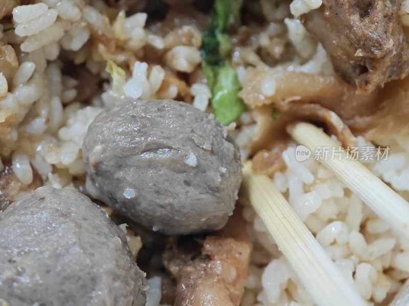 肉丸搭配米饭美食特写