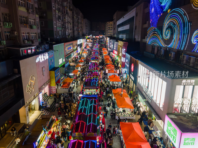 航拍青岛台东步行街夜景商业街