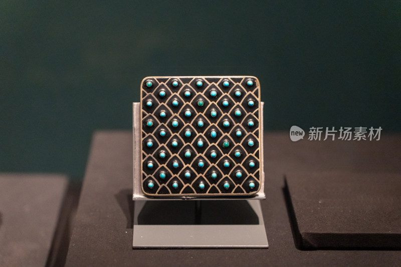 香港两依藏博物馆藏勒内·博万绿松石粉盒