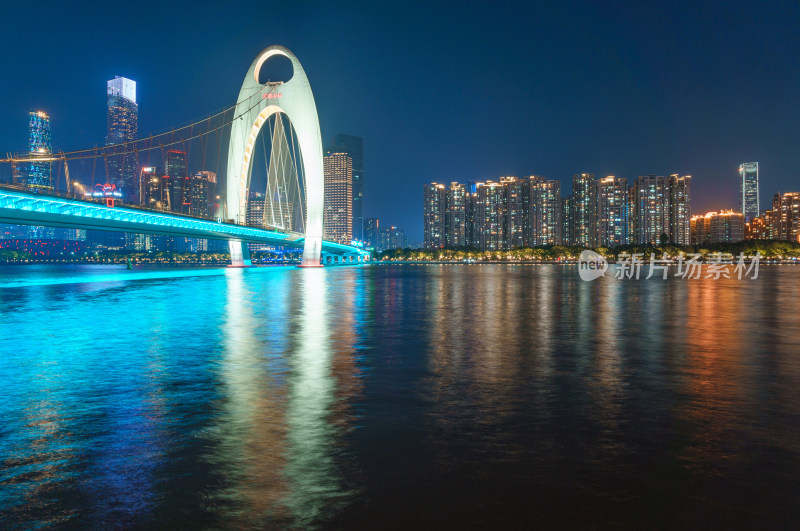 广州猎德大桥与珠江新城高楼建筑夜景灯光秀