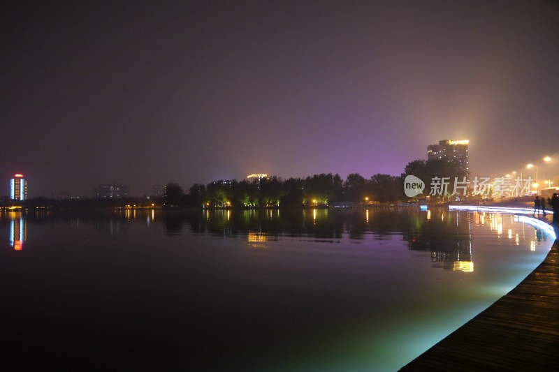 南京玄武湖畔夜景