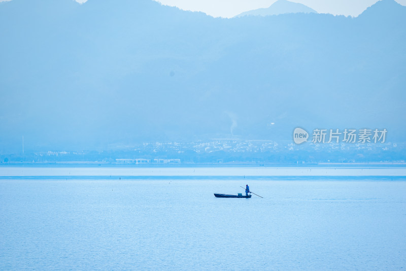 冬日晴朗的午后，浙江宁波东钱湖户外风光