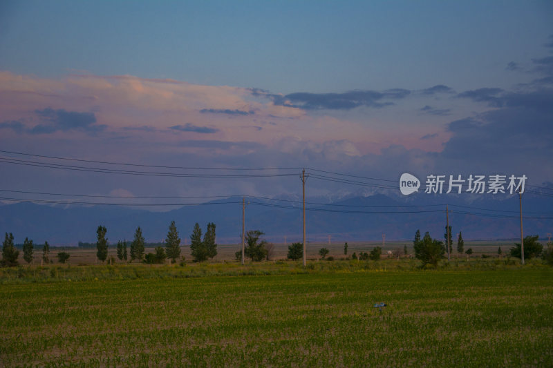 新疆自然风光广阔清晨
