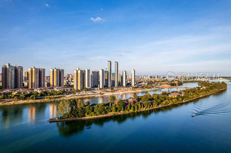 湖南衡阳湘江东洲岛夏日城市风光航拍