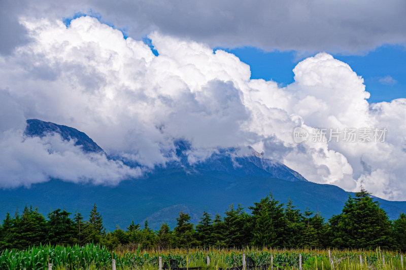 云海山峦