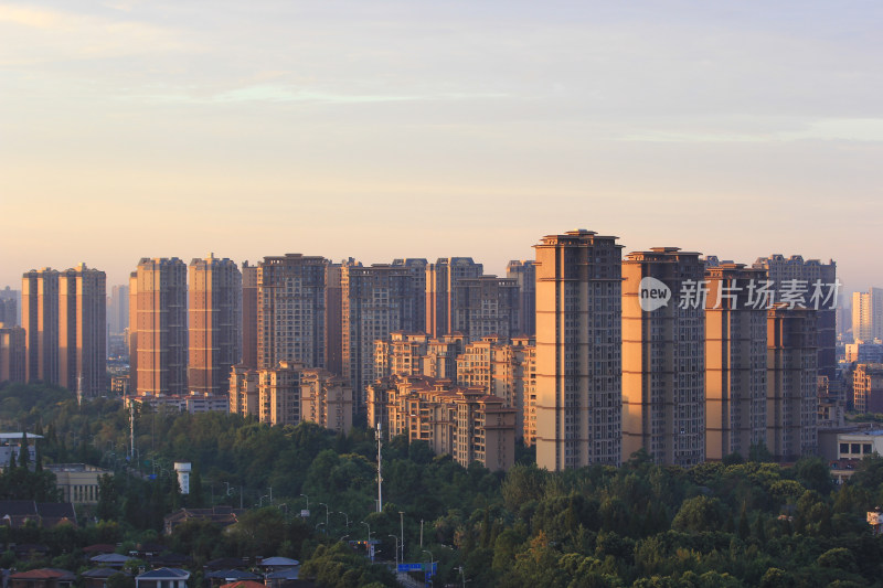 晨光中的成都市温江区建筑风光