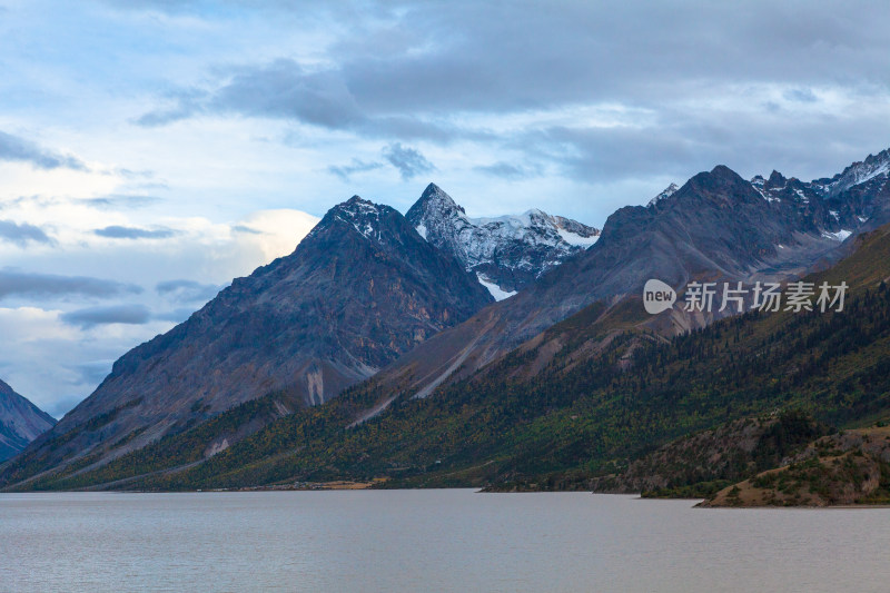 然乌湖风景