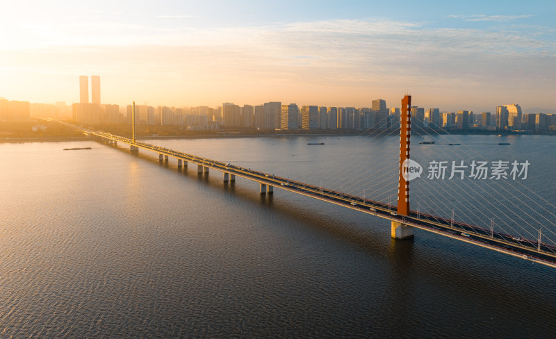 杭州钱江新城奥体中心西兴大桥湖面日出航拍