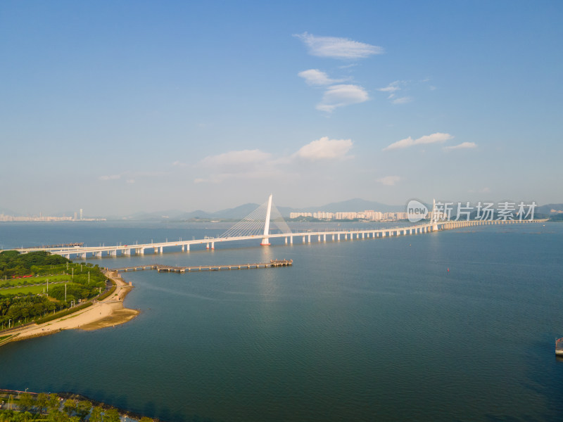 航拍广东深圳湾大桥夕阳风光 跨海大桥