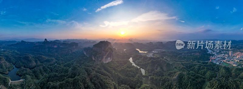 广东韶关丹霞山景区丹霞地貌航拍全景图