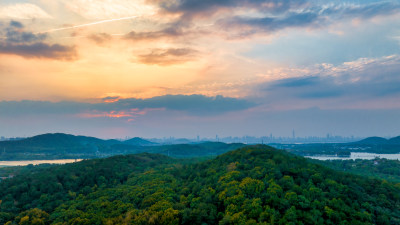 武汉马鞍山森林公园临湖景色