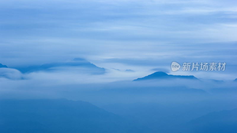 远山云雾背景