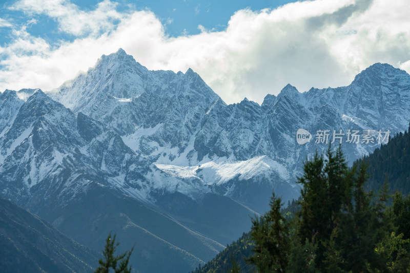 318川藏线川西甘孜高海拔草原雪山自然风光