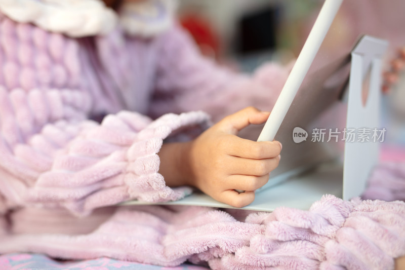 小孩子的休闲娱乐看ipad