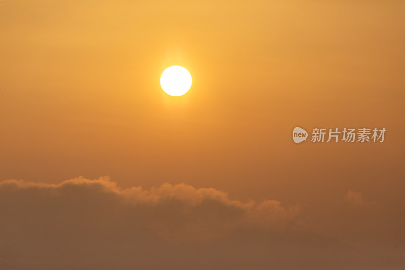 山东济宁邹城孟子湖日出雪景