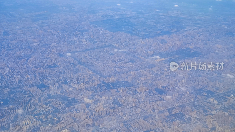 飞机上俯瞰西安城市风光