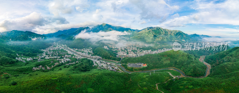 钱排双合村航拍云雾清新景