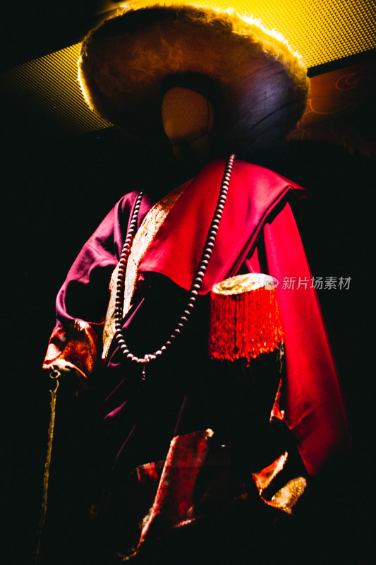 传统藏族衣服服饰