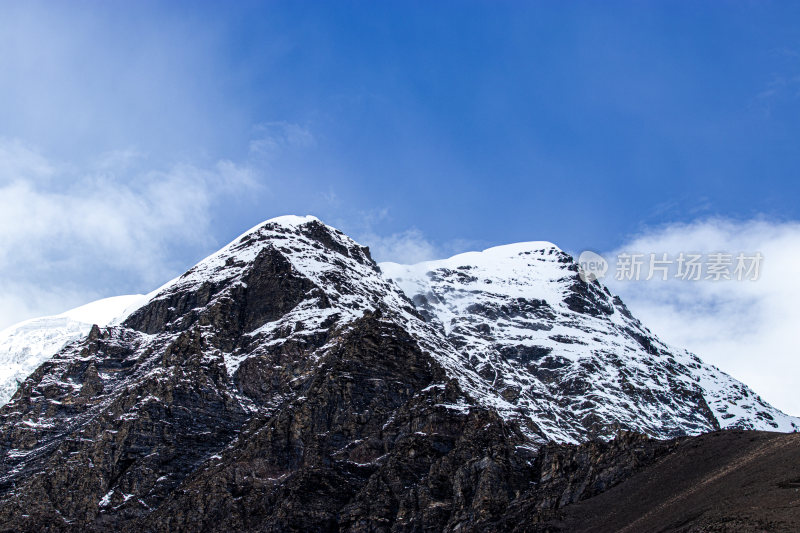 雪山远景自然风光