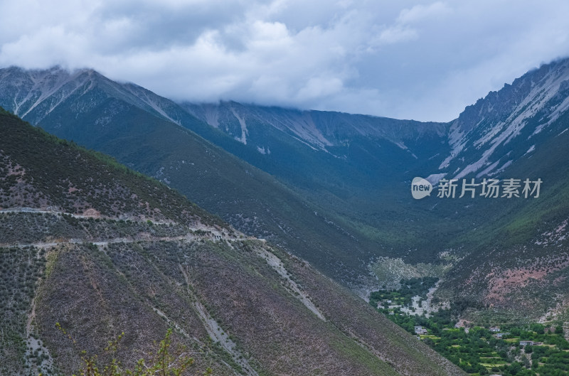 川藏公路318国道西藏地区沿路山景风光