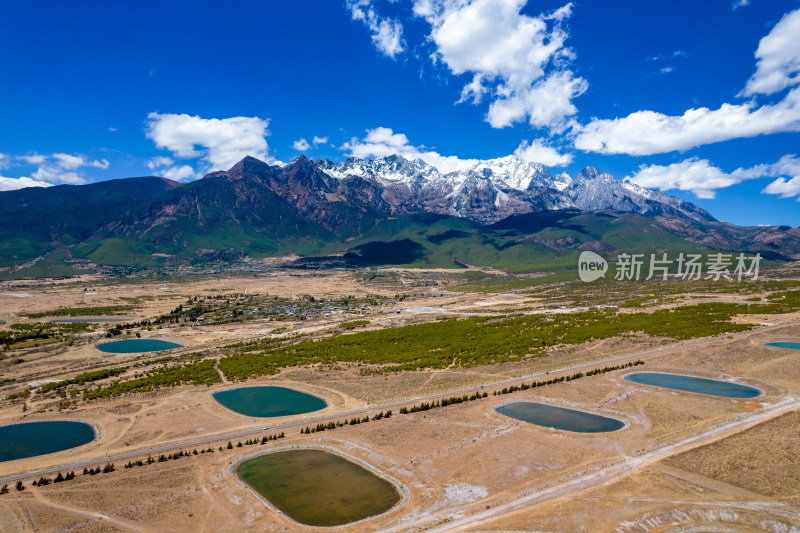 云南丽江玉龙雪山山脚风景航拍摄影图