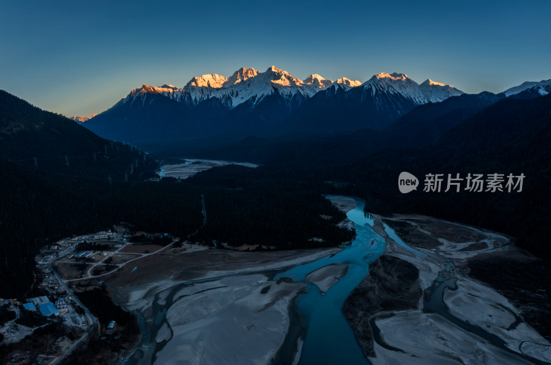 航拍西藏林芝波密古乡河流和雪山