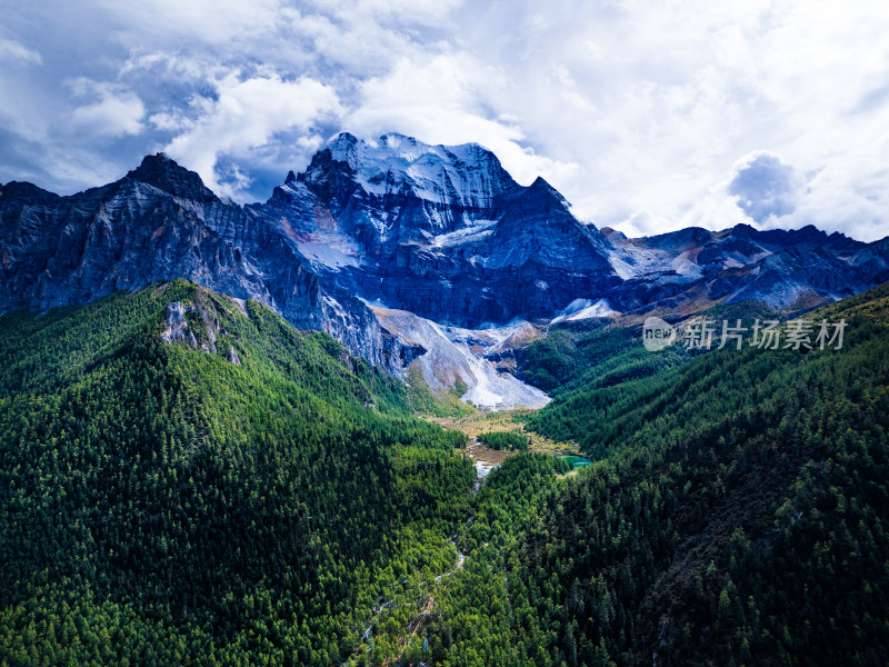 四川稻城亚丁旅游区美丽风光