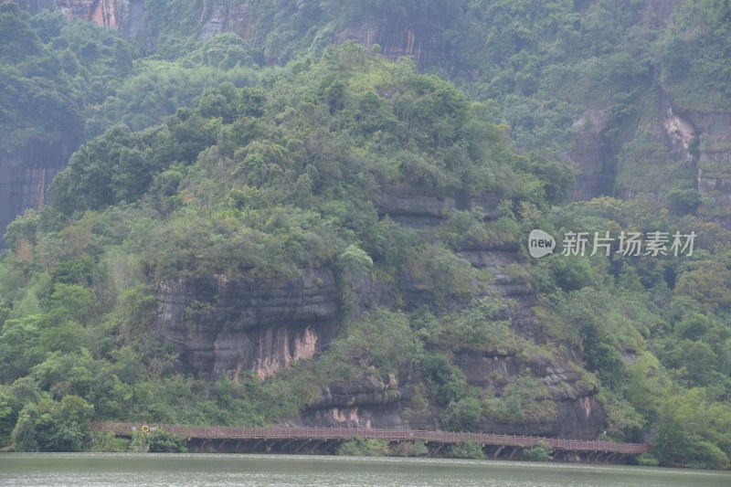 广东韶关：水上丹霞游船锦江沿岸风景