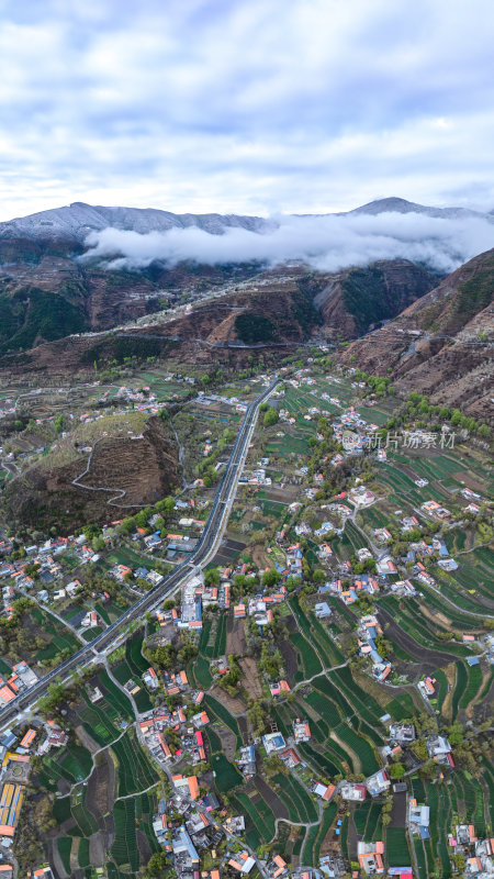 四川阿坝州金川梨花藏寨雪山高空航拍