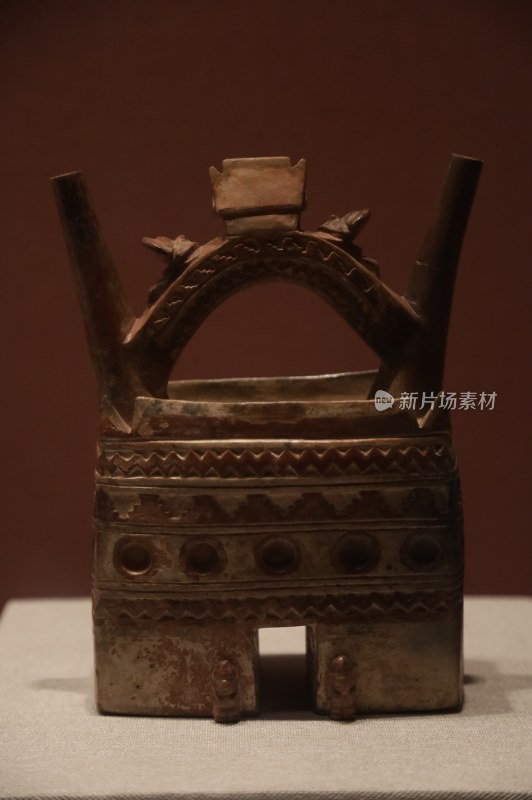 古代陶制器物特写