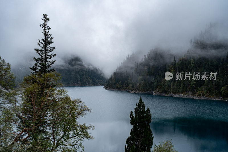 四川阿坝藏族羌族自治州九寨沟景区