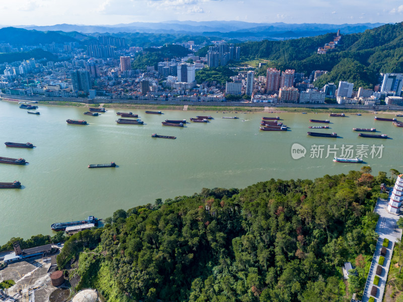 山川河流船只航拍图