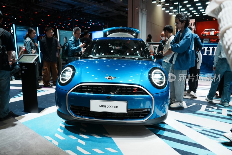 上海车展上MINI COOPER汽车展示