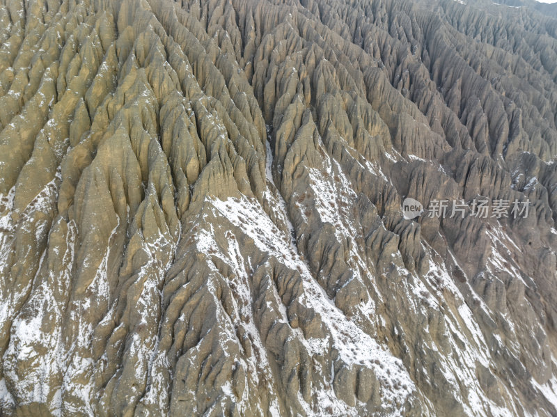 新疆北疆独山子大峡谷纹理雪山高空航拍